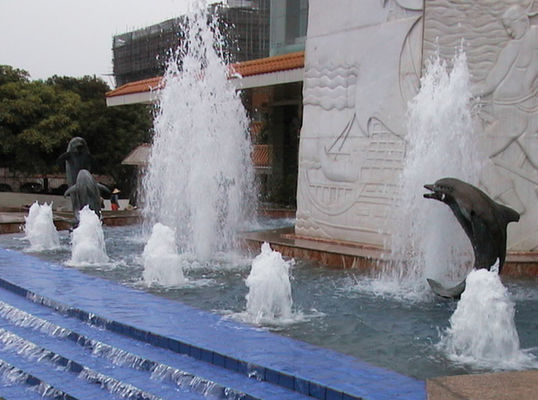 La fontaine en laiton d'étang de buse à jet de fontaine d'eau de bulle de tasse équipe des têtes arroseuses d'un gicleur
