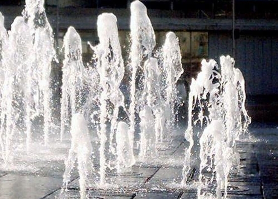 La fontaine de danse en laiton de 1/2 » équipe le diamètre d'un gicleur de jet de Jet Vertical Or Paraolic