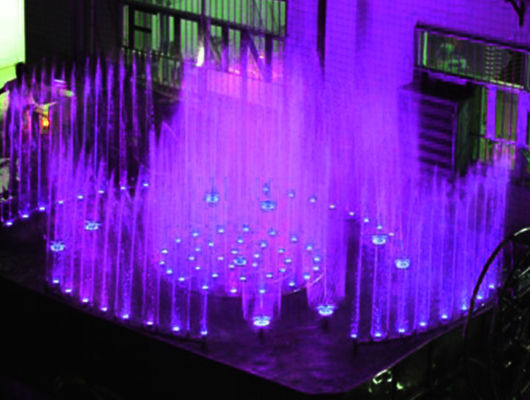 Projet musical 4m d'intérieur coloré mené de fontaine