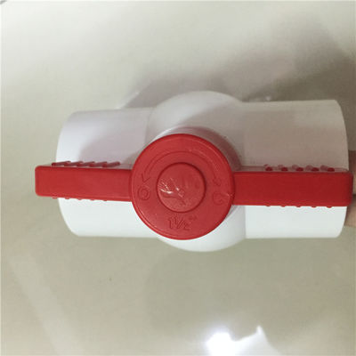Robinet à tournant sphérique commercial de conduite d'eau de PVC d'accessoires de piscine
